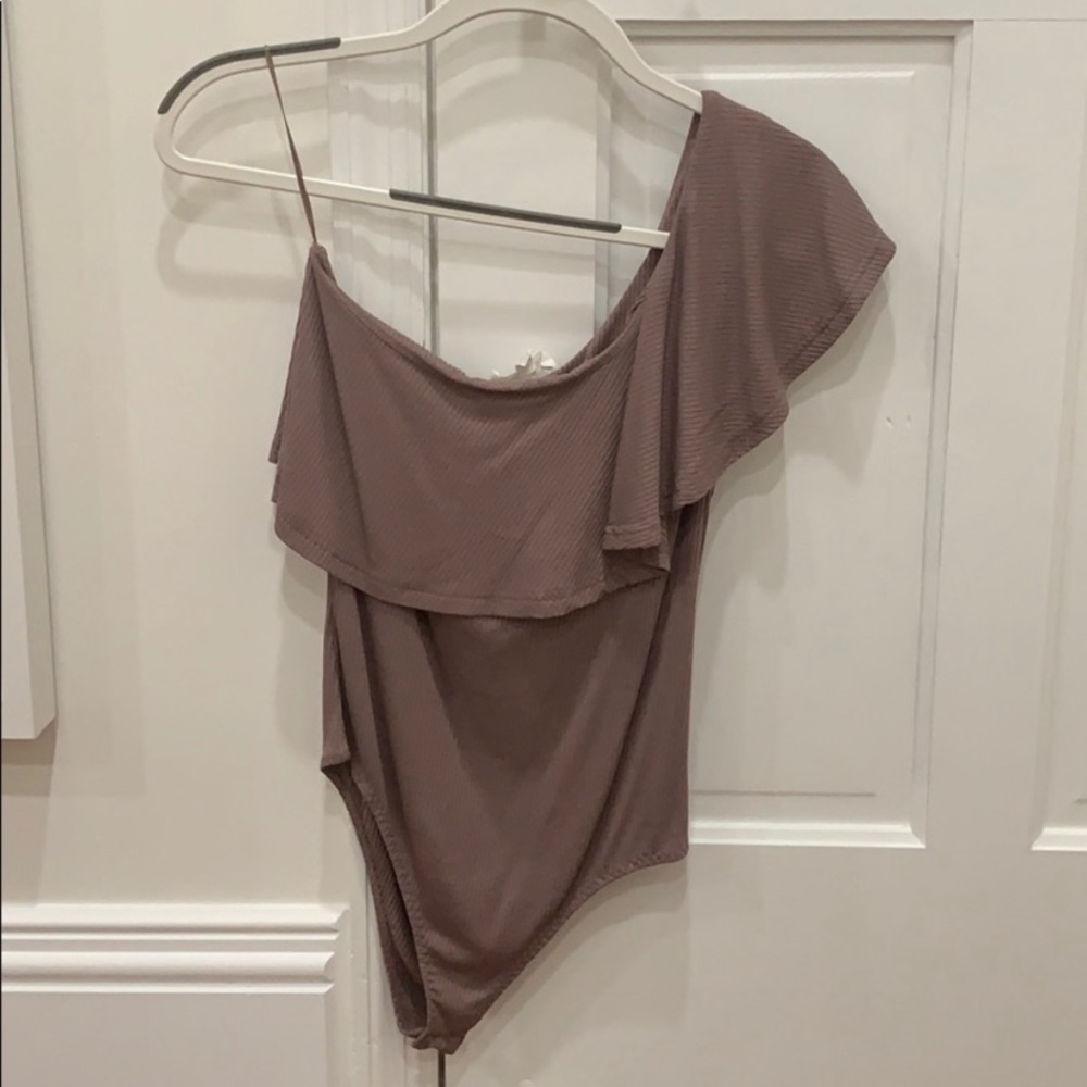 One Shoulder Ribbed Bodysuit - Picture 2 of 4